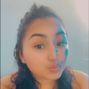 Meet your Posher, Esmeralda